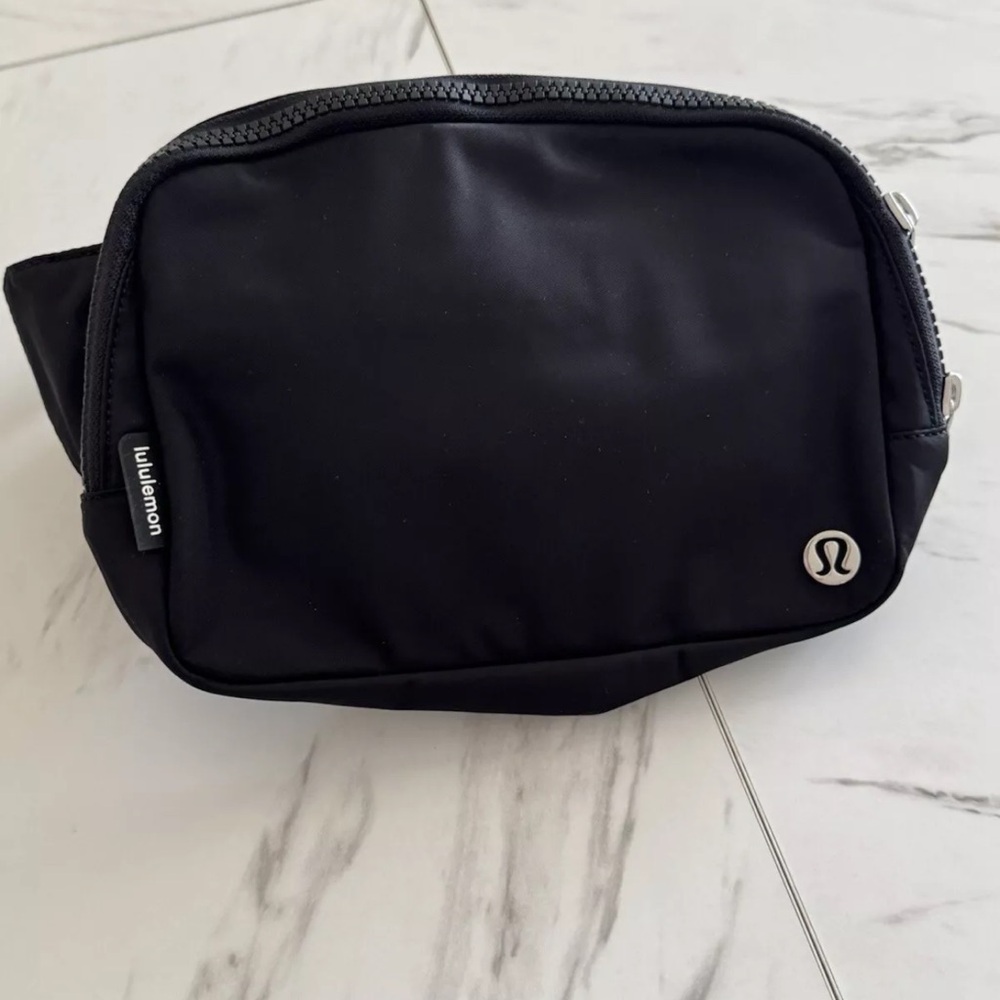 Lululemon Everywhere Women's Belt Bag - Black (142500085)